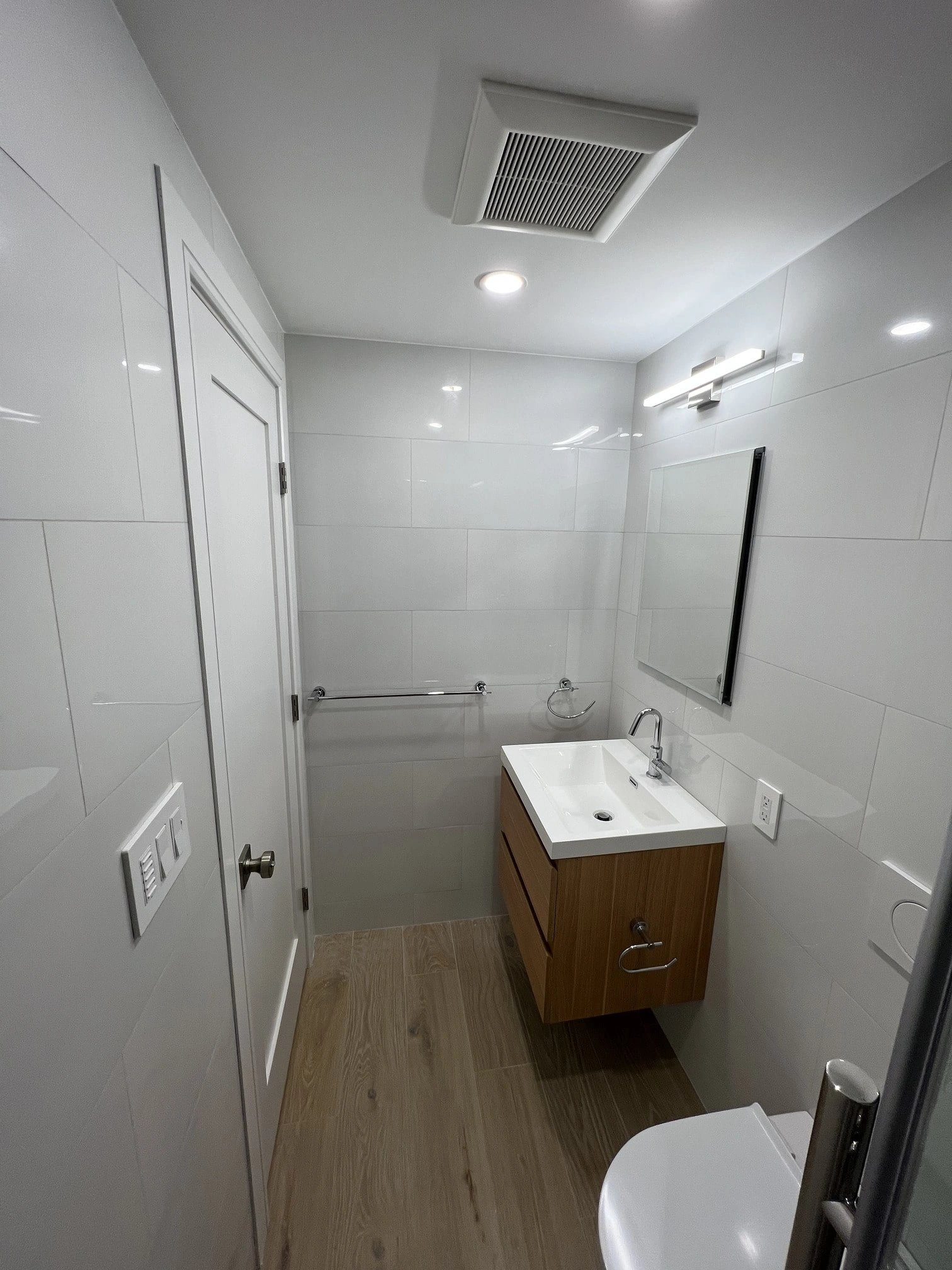 Bathroom Porcelain Tile and Mosaic Tile
